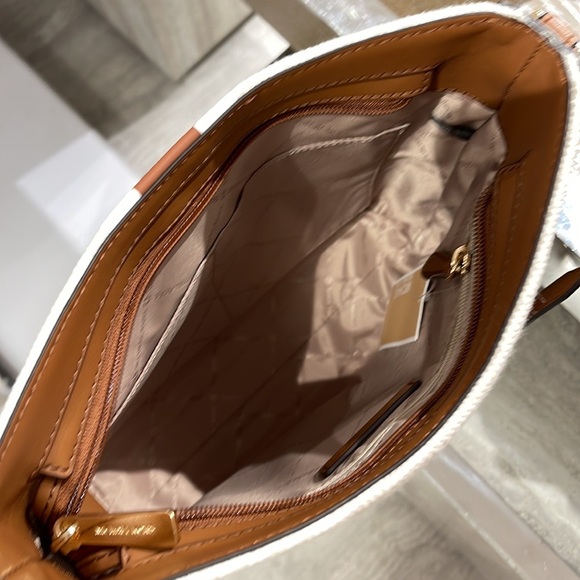 Michael Kors Jet Set Travel Large Messenger Bag (Luggage) 35S3GTVM3C
NWT - Picture 12 of 16